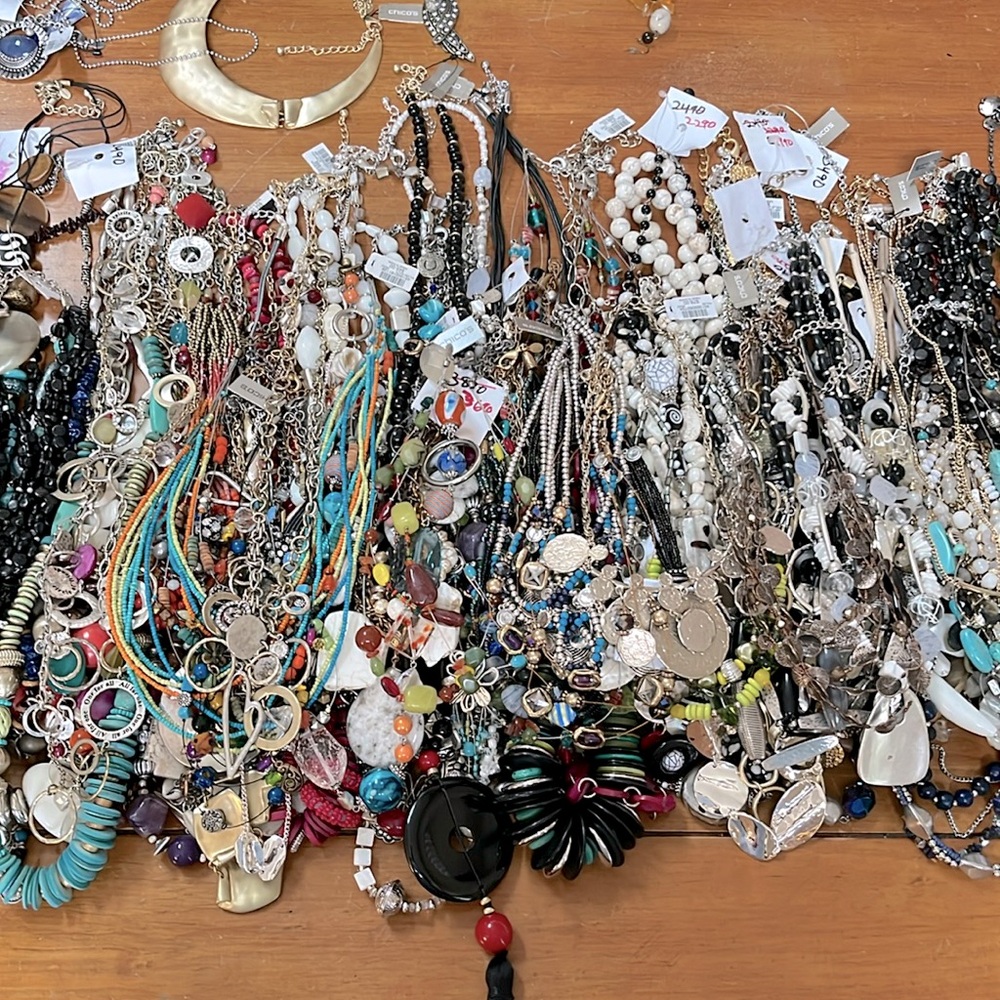 Live show listing for Chico’s necklace - NWT and without.